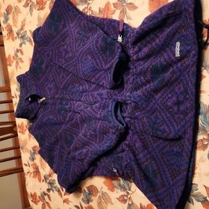 Patagonia half zip fleece with adjustable pull tabs.